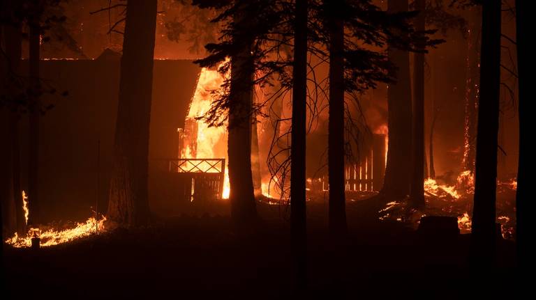Live Updates: Entire city of South Lake Tahoe evacuated as weather drives Caldor Fire